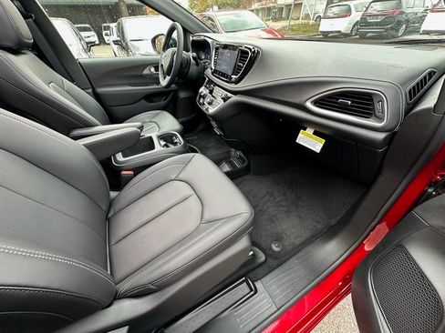 New 2026 Chrysler Pacifica Select FWD image 23