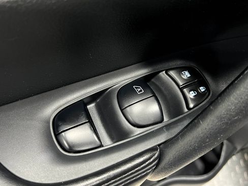 Used 2019 Nissan Rogue SL AWD/4WD image 16