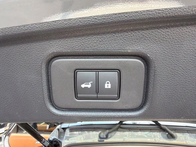 Used 2025 Nissan Pathfinder Platinum AWD/4WD image 35