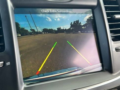 Used 2018 Chrysler 300 Limited RWD image 36