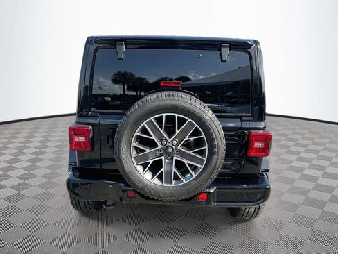 Used 2023 Jeep Wrangler Unlimited Sahara AWD/4WD image 7