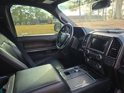 Used 2019 Ford Expedition Limited w/ Equipment Group 301A image 25