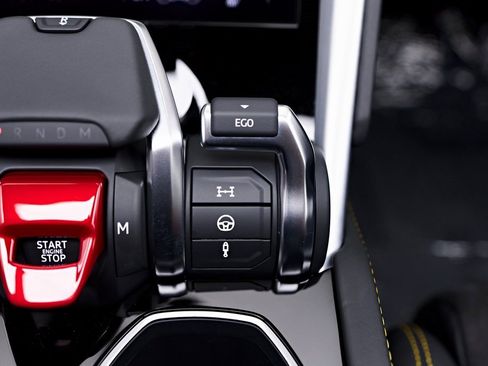 Used 2021 Lamborghini Urus image 75