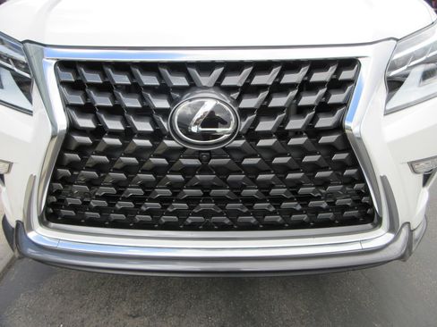 Used 2023 Lexus GX 460 Luxury w/ Sport Design Package AWD/4WD image 15