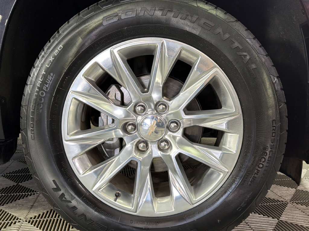 Used 2025 Chevrolet Suburban Premier RWD image 39