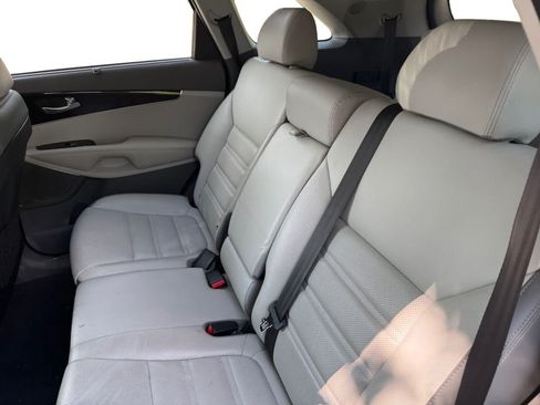 Used 2019 Kia Sorento SX FWD image 22