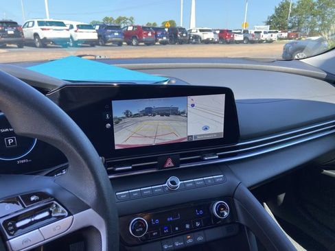 Used 2024 Hyundai Elantra SEL FWD image 39