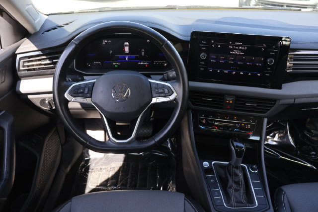 Used 2025 Volkswagen Jetta SE FWD image 15