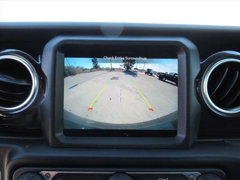Used 2022 Jeep Wrangler Unlimited Sahara AWD/4WD image 23