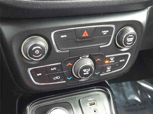 Used 2020 Jeep Compass Limited AWD/4WD image 30