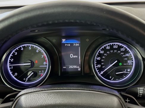 Used 2020 Toyota Camry SE image 12