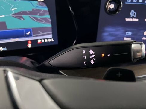 New 2025 Chevrolet Suburban High Country AWD/4WD image 16