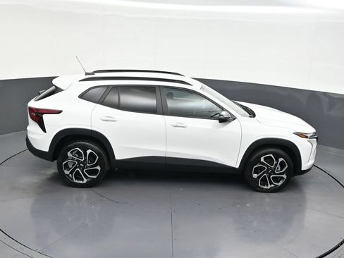 Used 2025 Chevrolet Trax RS FWD image 25