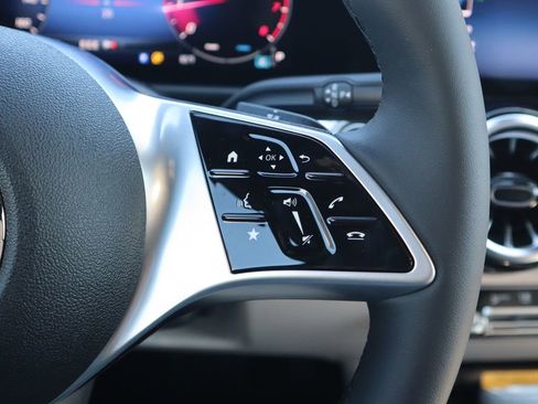 New 2026 Mercedes-Benz GLB 250 4MATIC image 18