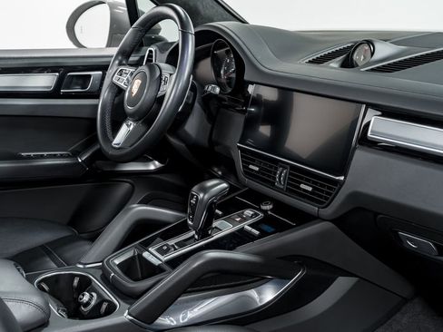 Used 2022 Porsche Cayenne Turbo AWD/4WD image 36