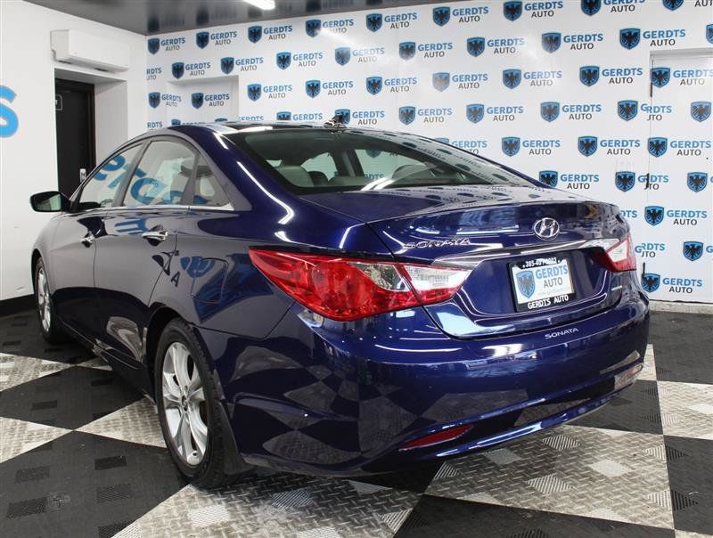 Used 2012 Hyundai Sonata Limited FWD image 2