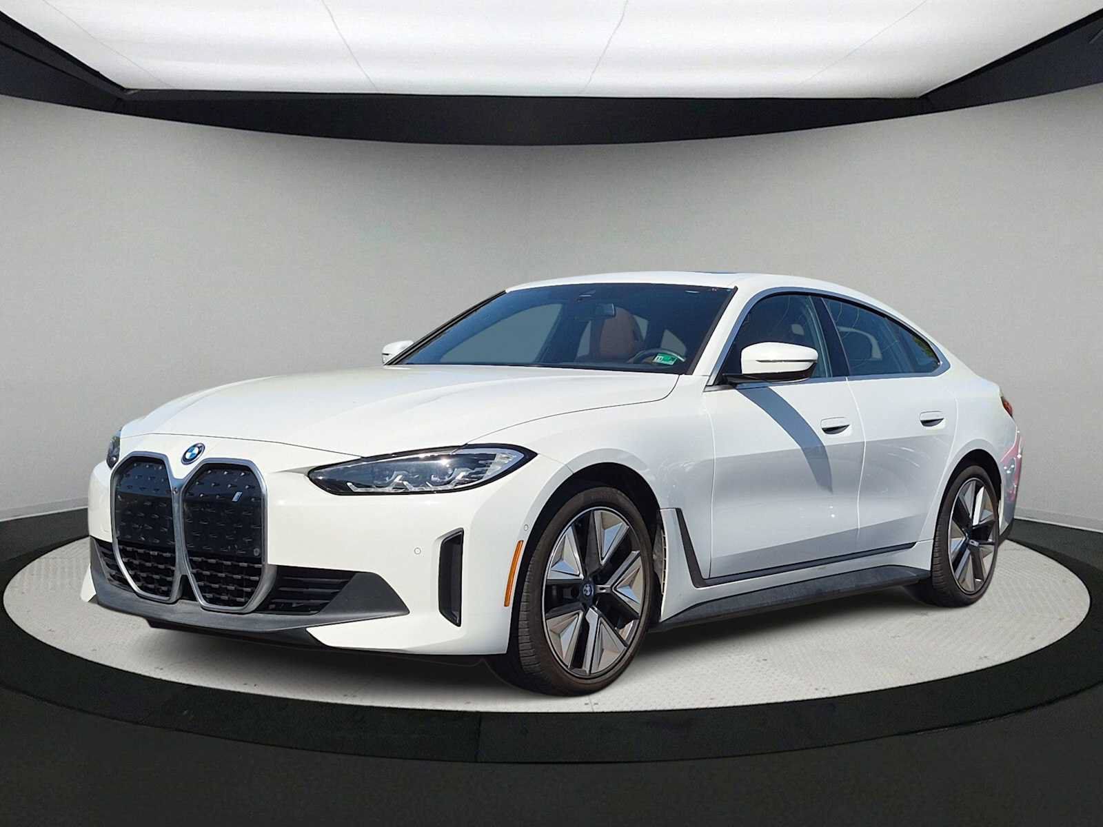 Used 2024 BMW i4 eDrive35 w/ Premium Package RWD image 4