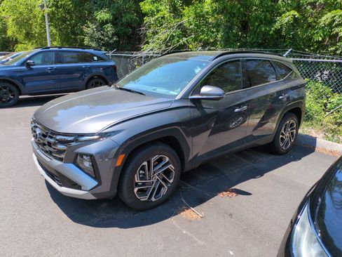 Used 2025 Hyundai Tucson Limited w/ Tow & Go Package AWD/4WD image 3