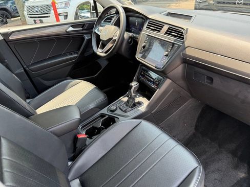 Used 2023 Volkswagen Tiguan SE w/ Panoramic Sunroof Package AWD/4WD image 32