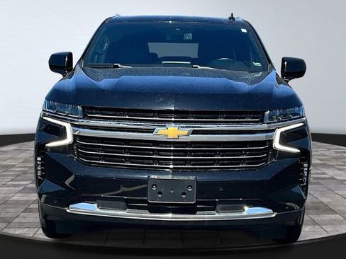 Used 2022 Chevrolet Suburban LT AWD/4WD image 2