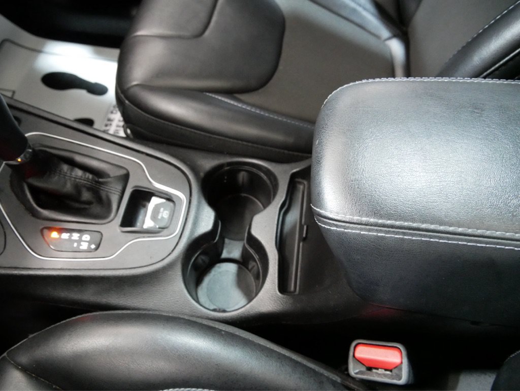 Used 2019 Jeep Cherokee Latitude Plus w/ Comfort/Convenience Group AWD/4WD image 17