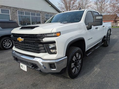 Used 2024 Chevrolet Silverado 2500 W/T w/ WT Fleet Convenience Package AWD/4WD image 2