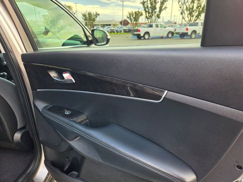 Used 2017 Kia Sorento AWD image 15