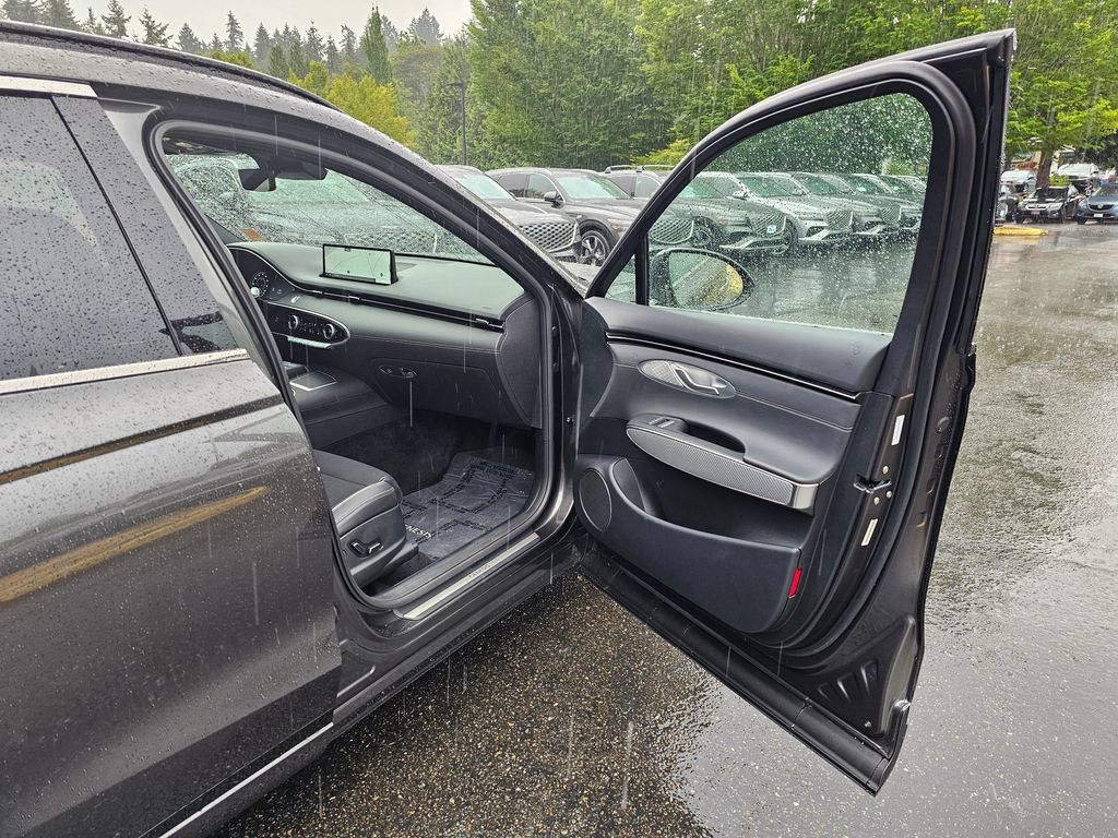 Certified 2025 Genesis GV70 3.5T Sport AWD/4WD image 28