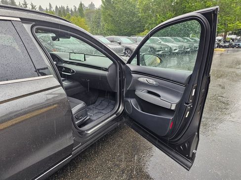Certified 2025 Genesis GV70 3.5T Sport AWD/4WD image 28