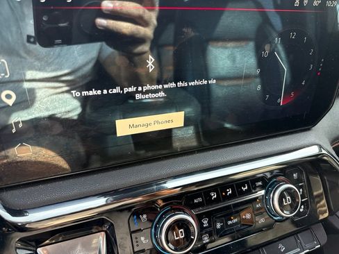 Used 2024 GMC Sierra 2500 AT4 w/ AT4 Premium Plus Package AWD/4WD image 27