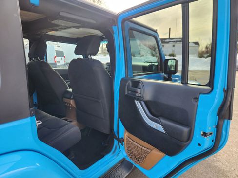 Used 2017 Jeep Wrangler Unlimited Sahara w/ Connectivity Group image 44