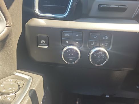 Used 2025 GMC Sierra 2500 Denali w/ Technology Package AWD/4WD image 31