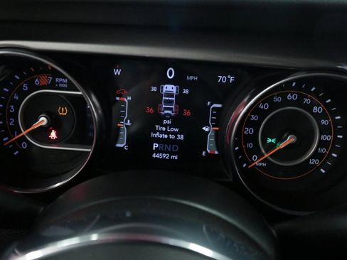 Used 2020 Jeep Wrangler Unlimited Sahara image 17