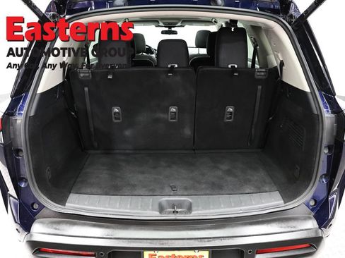 Used 2023 Nissan Pathfinder SV w/ SV Premium Package AWD/4WD image 9
