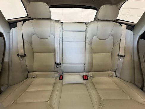 Used 2022 Volvo XC60 T8 Inscription w/ Advanced Package image 7