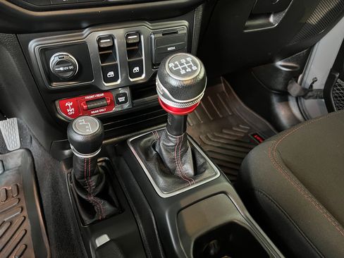 Used 2020 Jeep Wrangler Rubicon w/ Uconnect 4C Nav & Sound Group AWD/4WD image 16