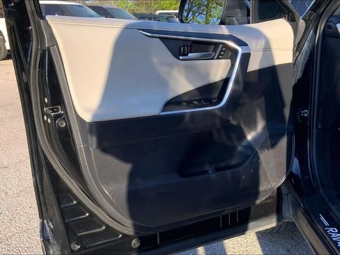 Used 2021 Toyota RAV4 Limited image 22