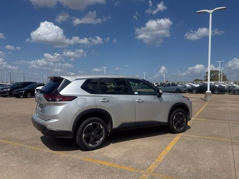 Certified 2025 Nissan Rogue SV FWD image 25