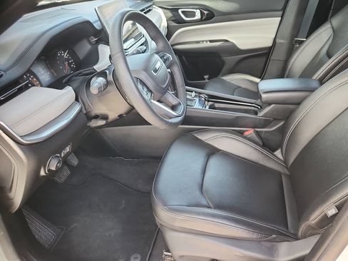 Used 2025 Jeep Compass Limited AWD/4WD image 7