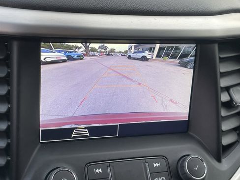 Used 2023 GMC Acadia SLE image 18