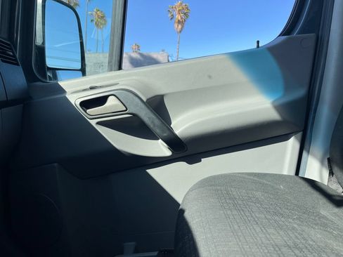 Used 2018 Mercedes-Benz Sprinter 2500 image 15