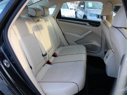 Used 2017 Volkswagen Passat 1.8T R-Line image 28