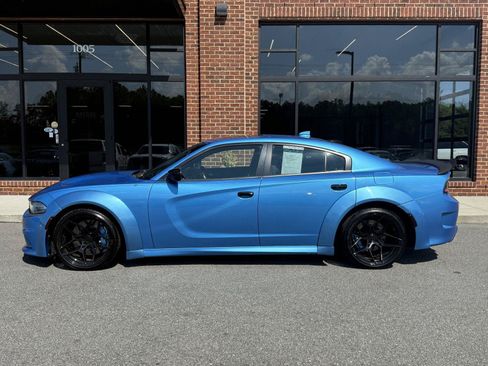 Used 2019 Dodge Charger Scat Pack w/ Dynamics Package RWD image 3