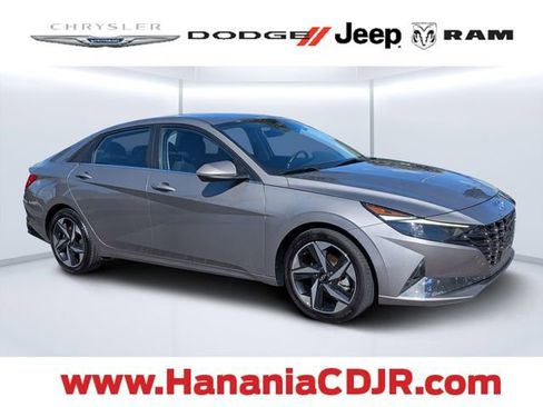 Used 2022 Hyundai Elantra SEL w/ Convenience + Premium Package FWD image 1