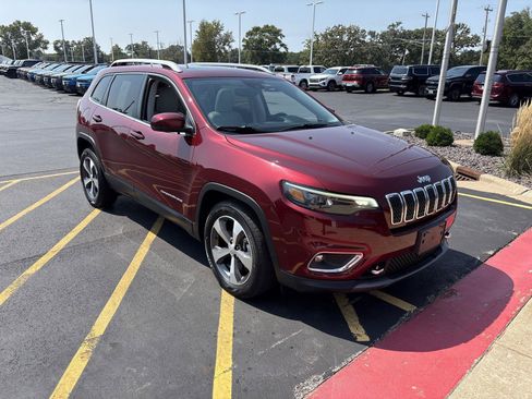 Used 2021 Jeep Cherokee Limited w/ Elite Package FWD image 3