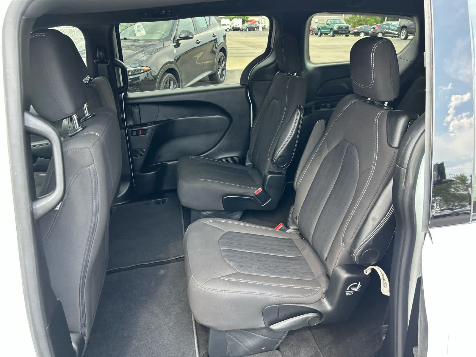 Used 2024 Chrysler Pacifica Touring FWD image 20