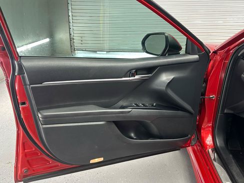Used 2019 Toyota Camry SE w/ Protection Package (Q2) FWD image 15