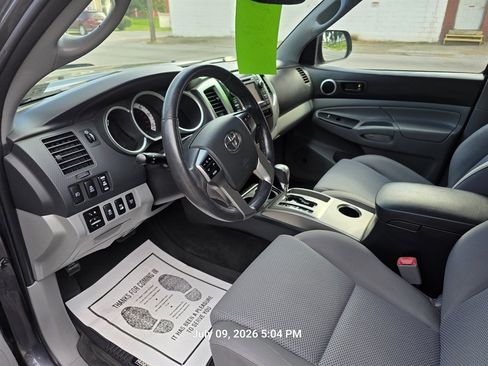 Used 2012 Toyota Tacoma 4x4 Double Cab w/ TRD Off-Road Pkg image 11