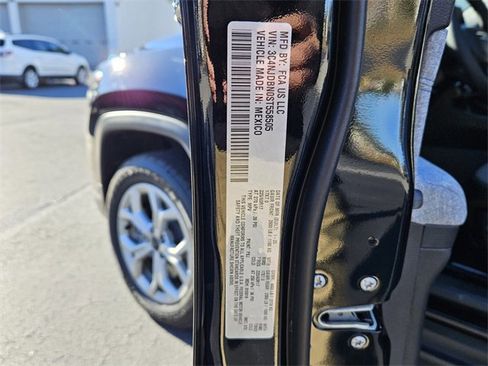 Used 2025 Jeep Compass Latitude image 16