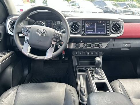 Used 2020 Toyota Tacoma SR5 w/ Technology Package AWD/4WD image 15